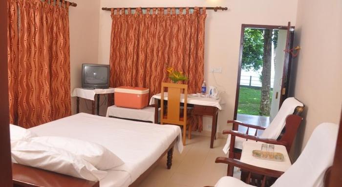 Illikkalam Lake Cottages